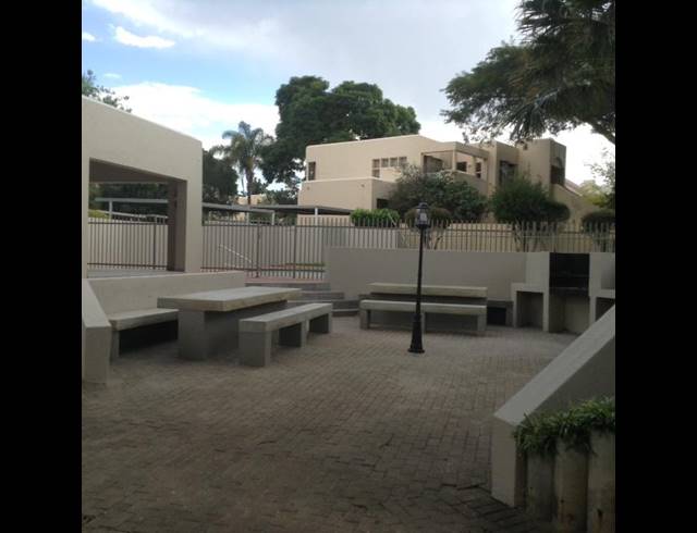 2 BEDROOM TOWNHOUSE FOR SALE IN SANDTON CBD